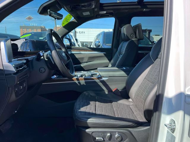 Certified 2025 Cadillac Escalade ESV Sport Platinum w/ LPO, ONYX Package AWD/4WD image 15