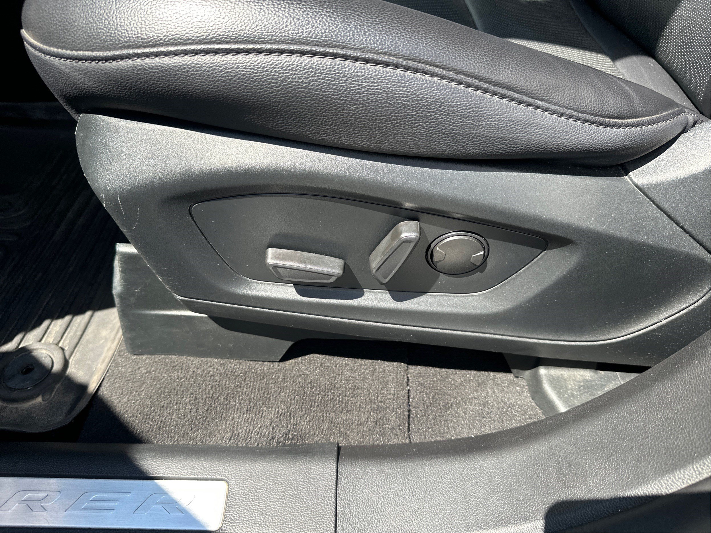 Used 2024 Ford Explorer Limited AWD/4WD image 20