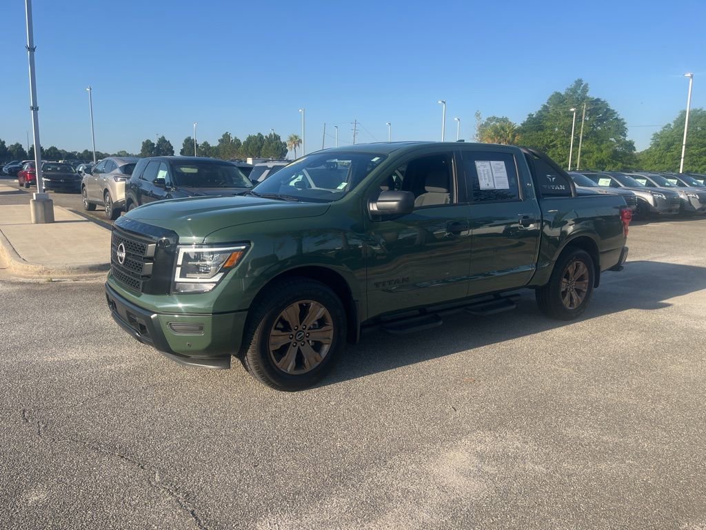Used 2024 Nissan Titan SV w/ SV Bronze Edition Package RWD image 3