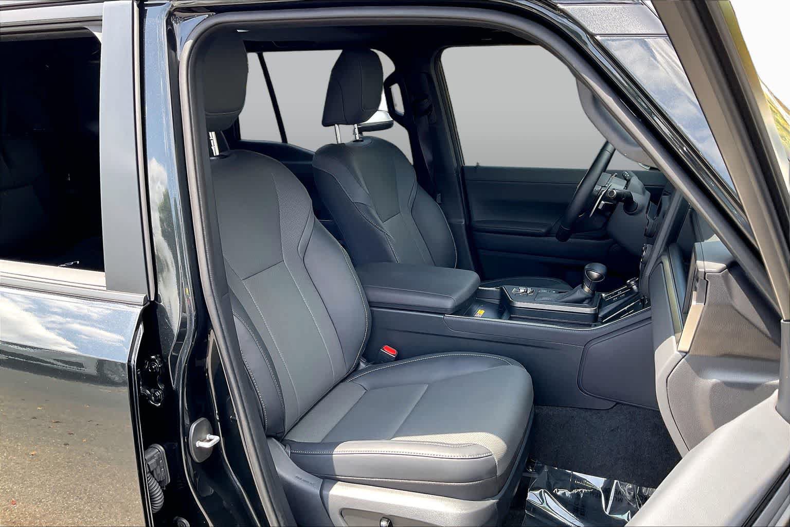 Used 2025 Lexus GX 550 w/ Cold Area Package AWD/4WD image 8