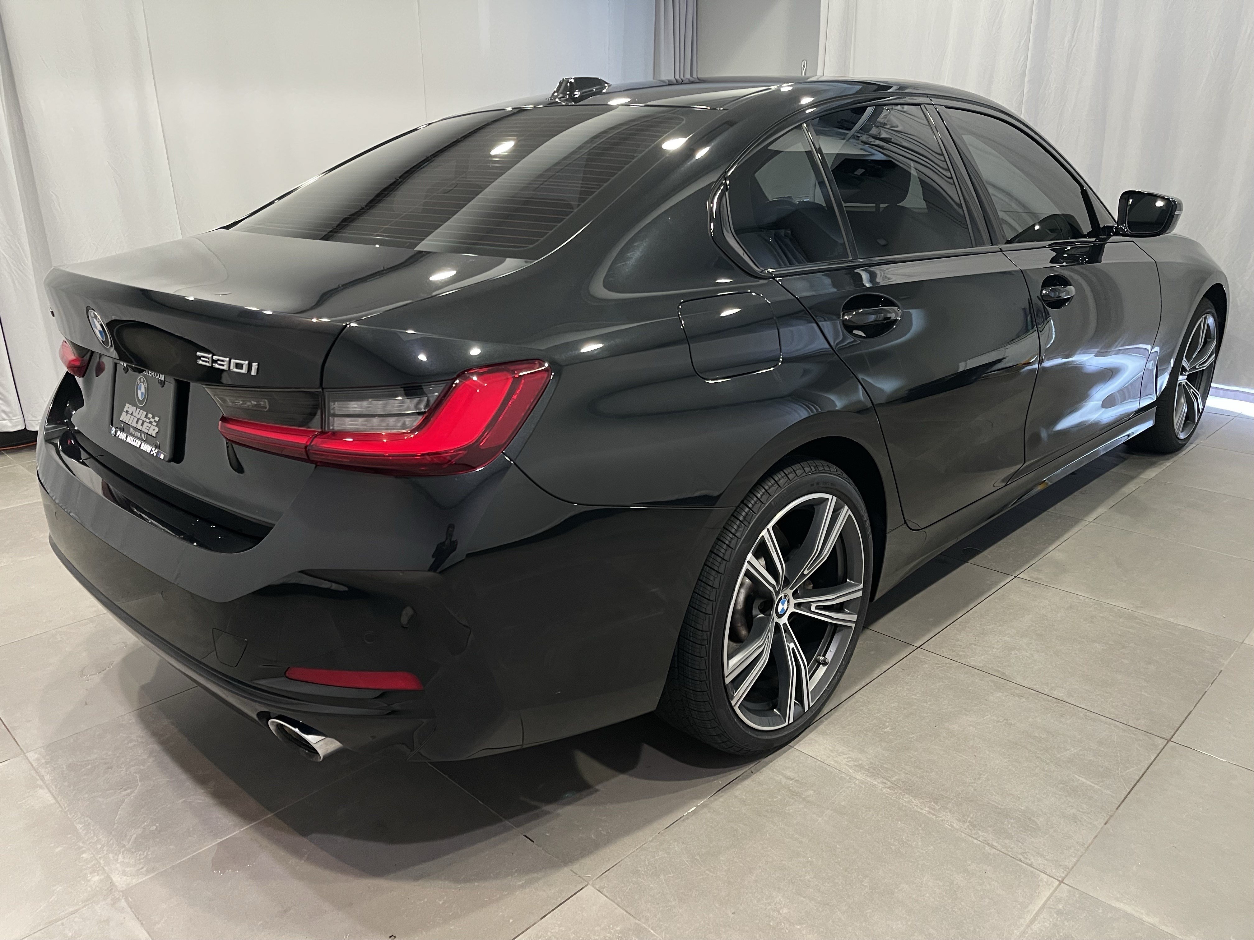 Certified 2023 BMW 330i xDrive Sedan w/ Premium Package AWD/4WD image 6