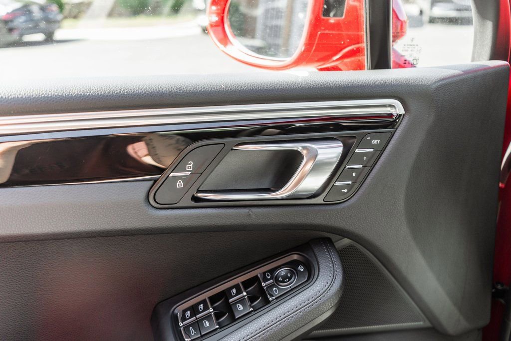 Used 2023 Porsche Macan AWD/4WD image 17