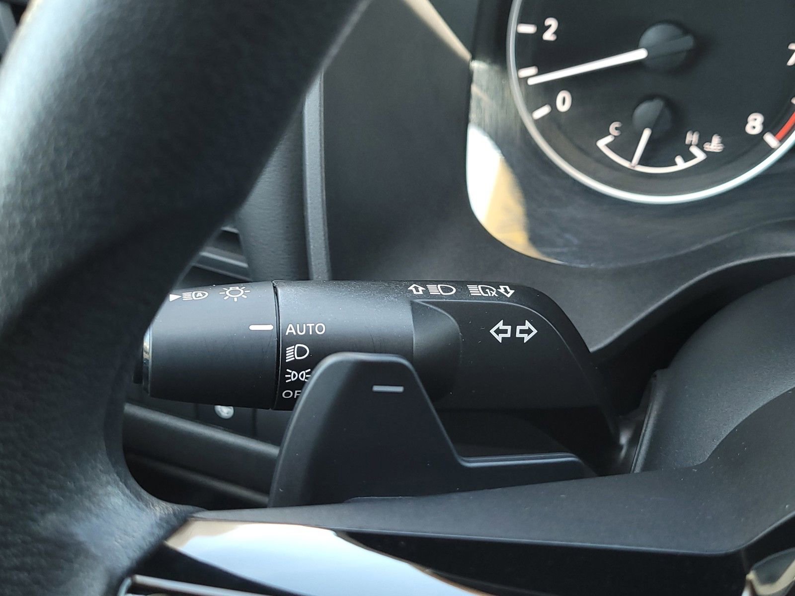 Used 2023 Nissan Rogue SV image 21