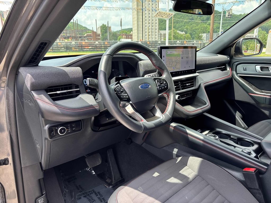 Used 2025 Ford Explorer ST-Line AWD/4WD image 13