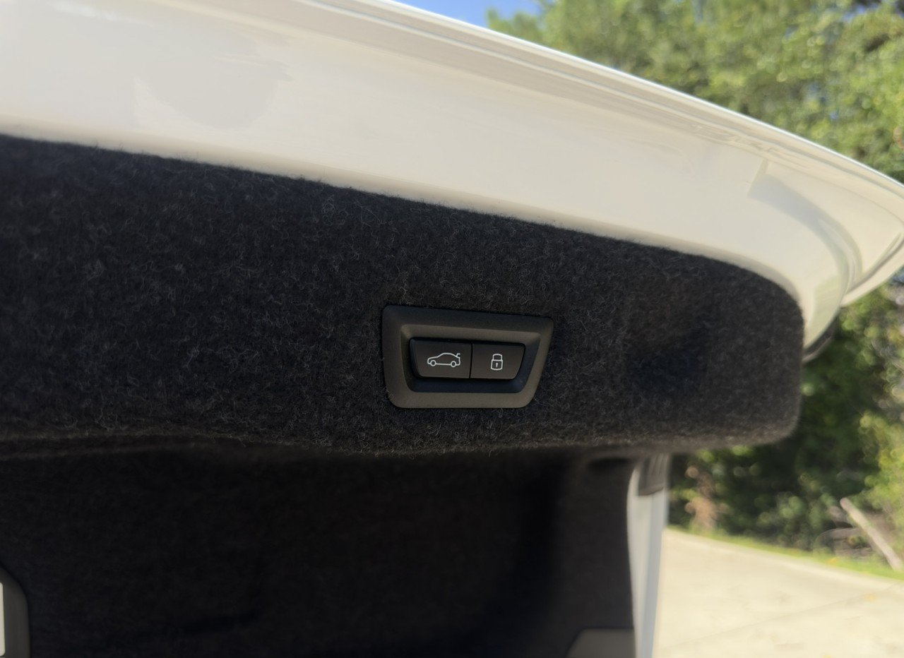Used 2024 BMW i5 eDrive40i w/ M Sport Package RWD image 9