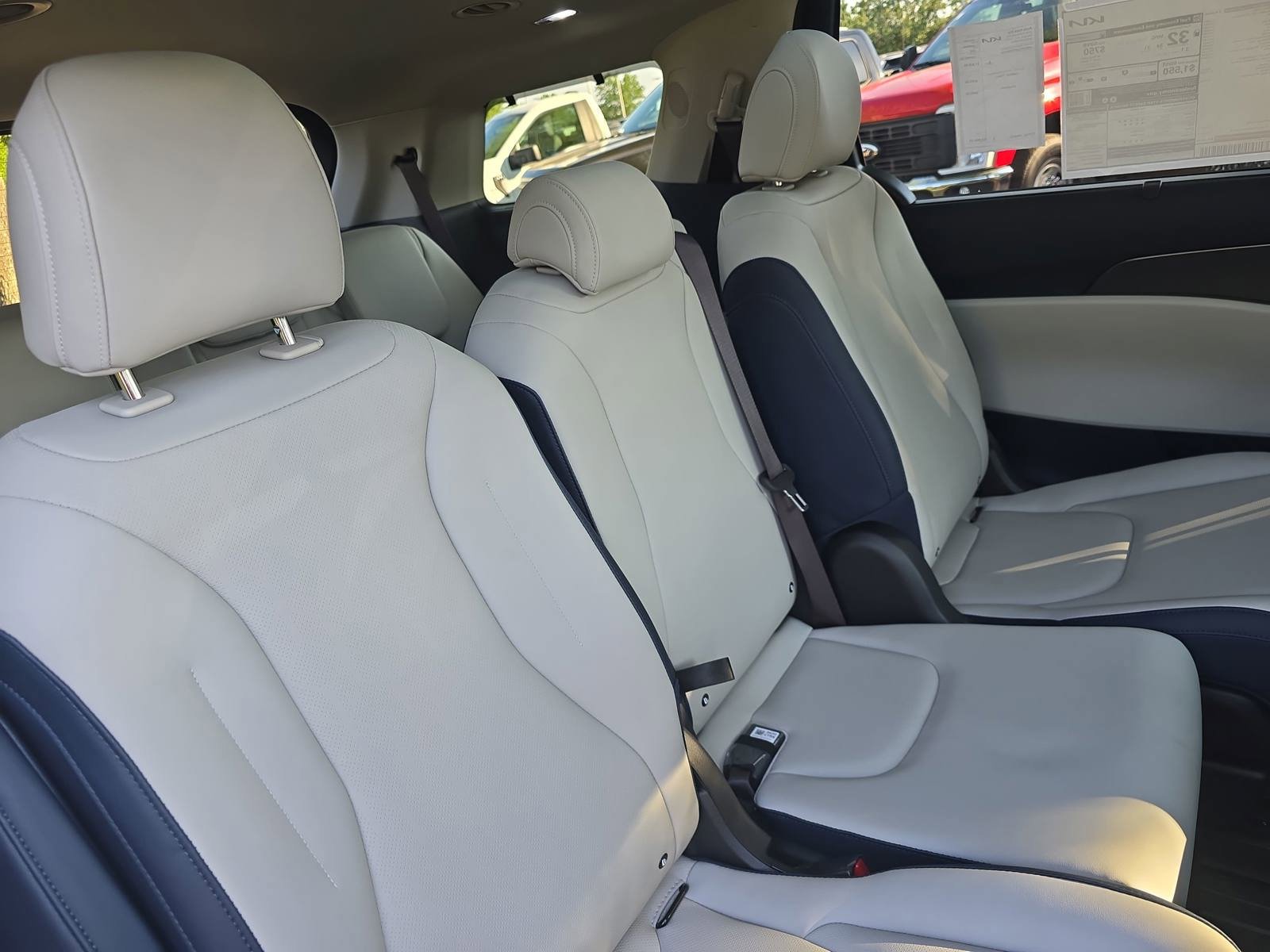 New 2026 Kia Carnival SX w/ SX Dark Edition Package FWD image 11