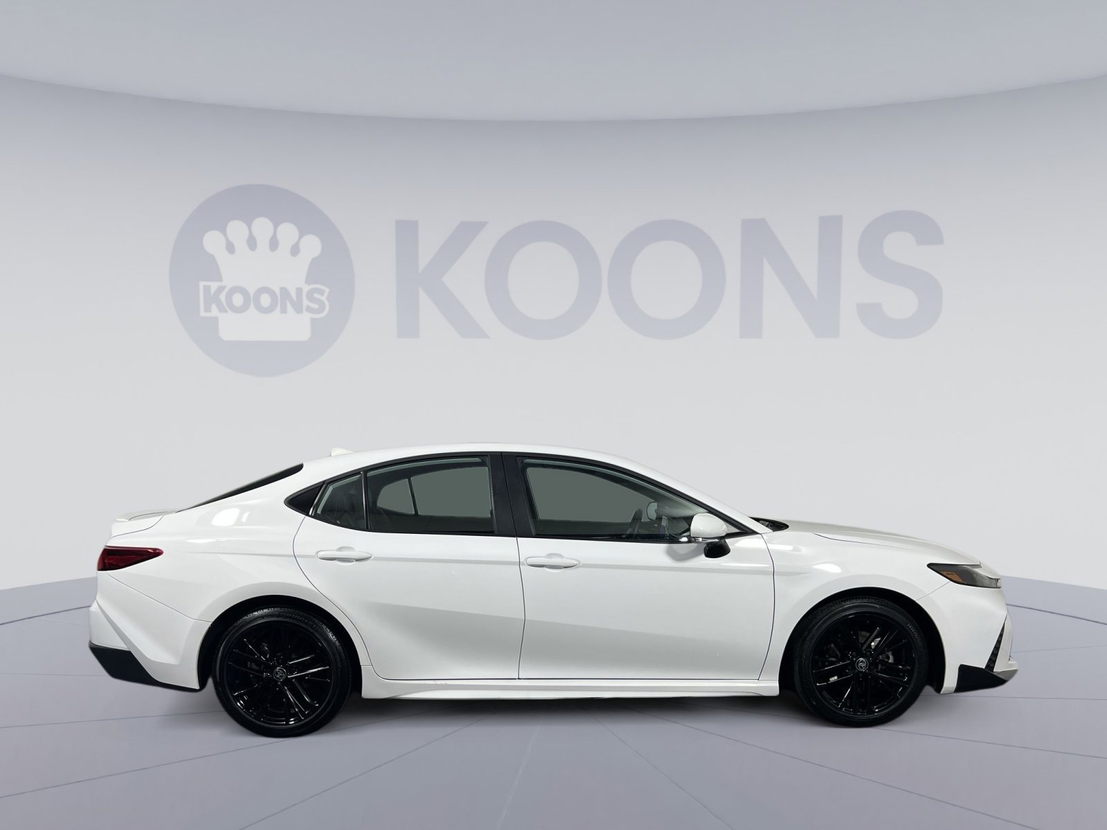 Used 2025 Toyota Camry SE image 8