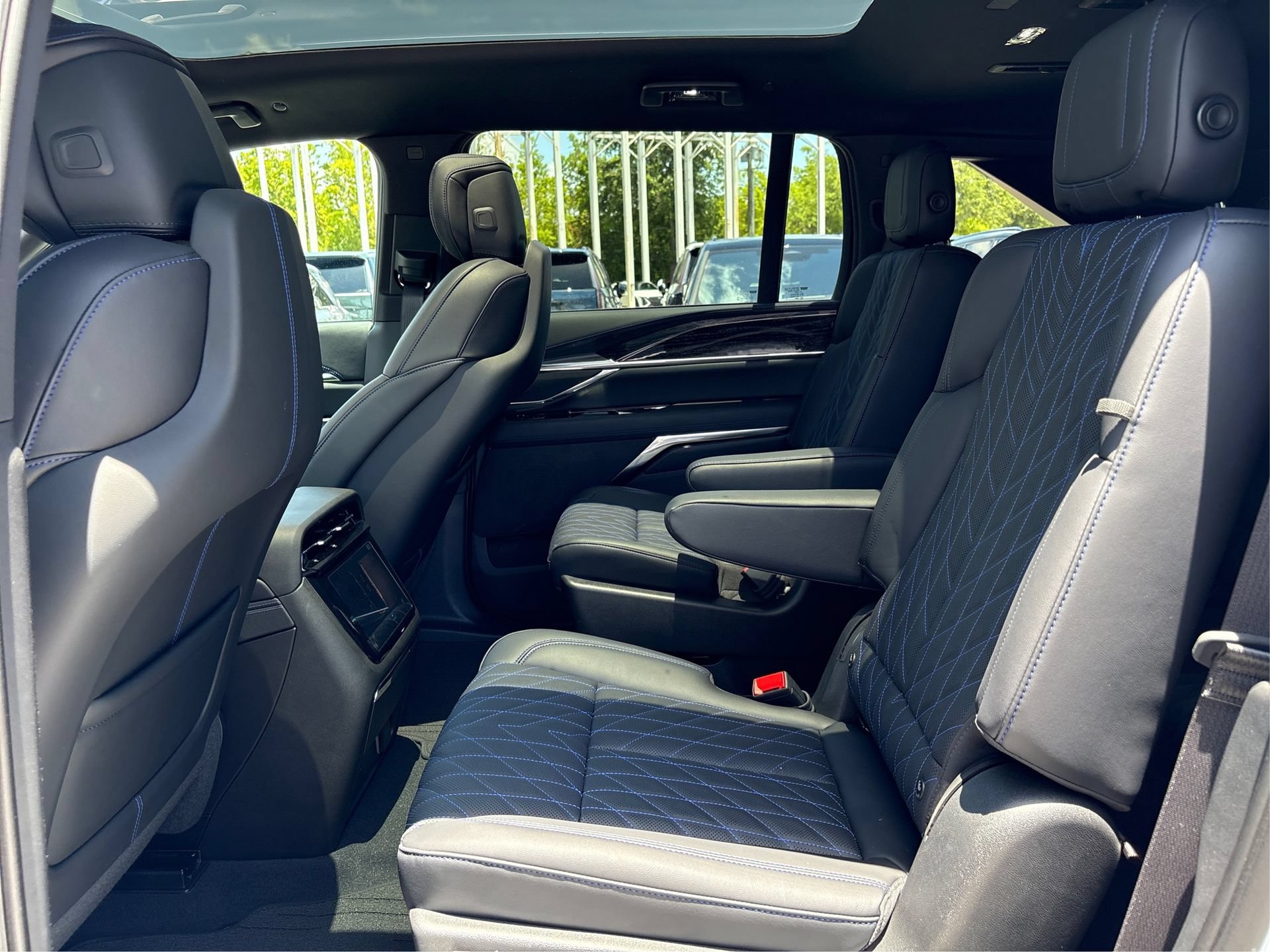 New 2026 Cadillac Escalade IQ Sport 1 w/ LPO, ONYX Package AWD/4WD image 10