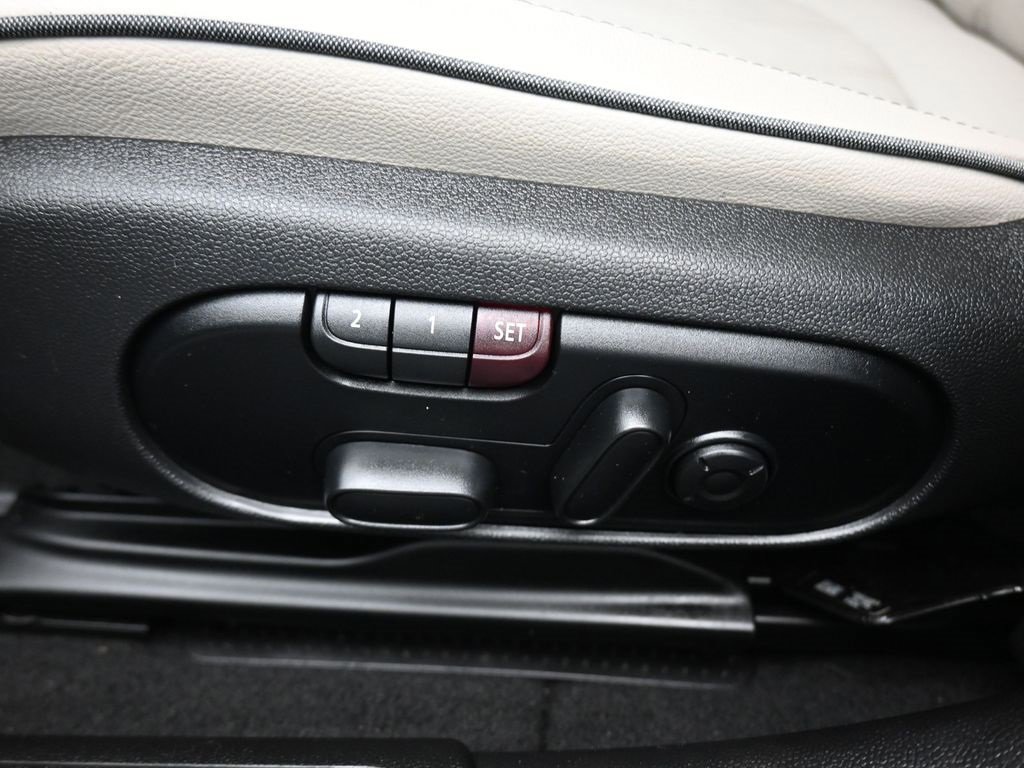 Used 2020 MINI Cooper Clubman S w/ Driver Assistance Package image 12