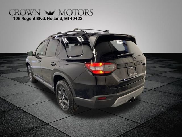 Used 2025 Honda Pilot TrailSport image 4