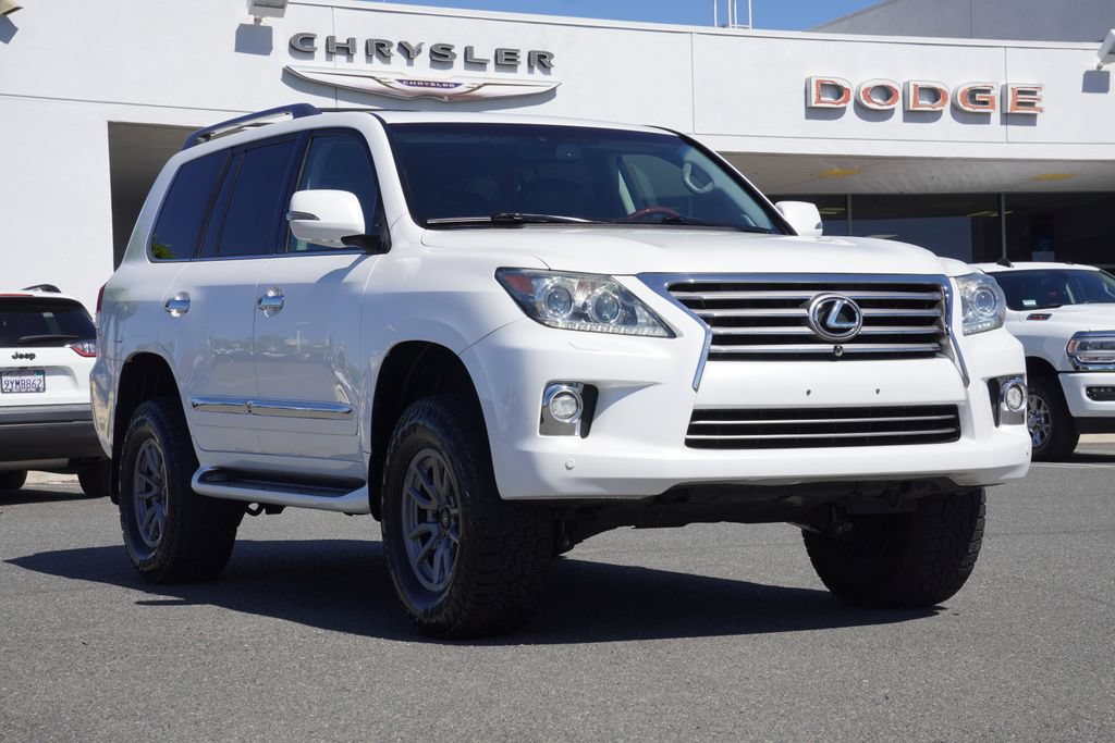 Used 2014 Lexus LX 570 4WD w/ Luxury Package image 2