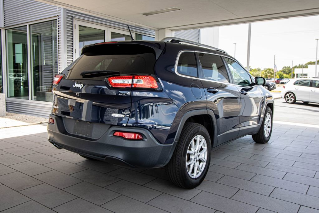 Used 2015 Jeep Cherokee Latitude w/ Cold Weather Group AWD/4WD image 2