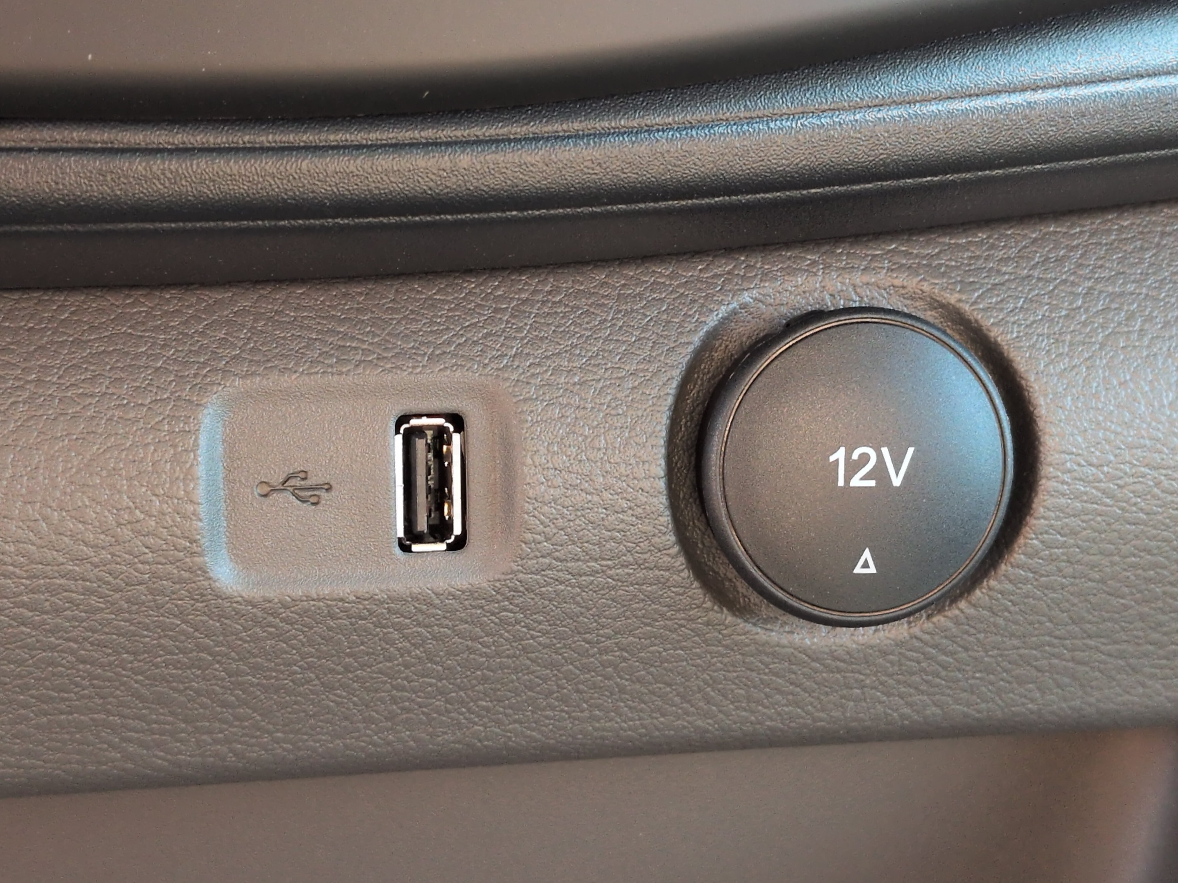 New 2026 Ford Transit 250 Low Roof w/ Load Area Protection Package RWD image 18