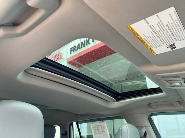 Certified 2022 Toyota Highlander Limited AWD/4WD image 22