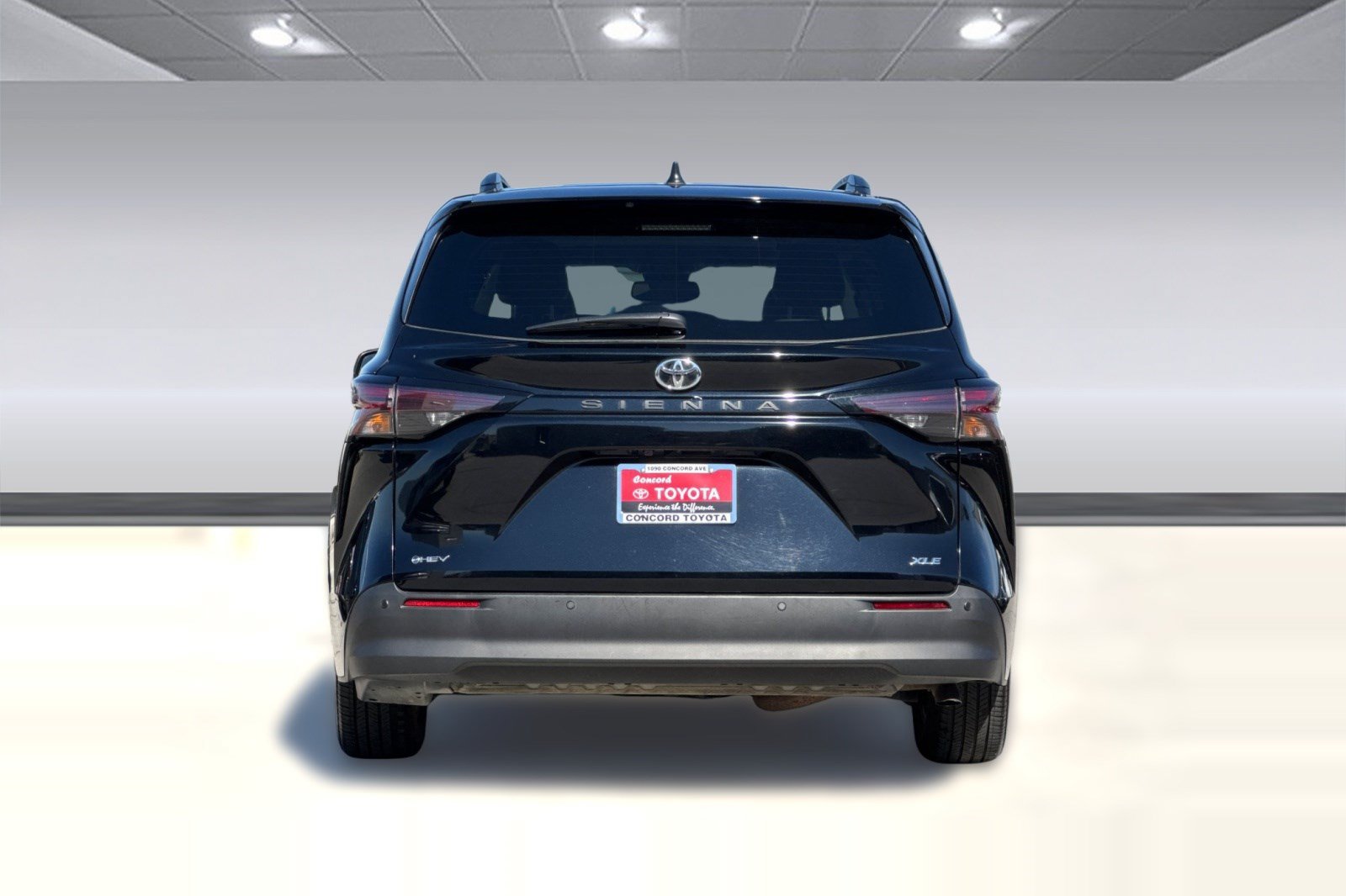 Used 2026 Toyota Sienna XLE FWD image 10