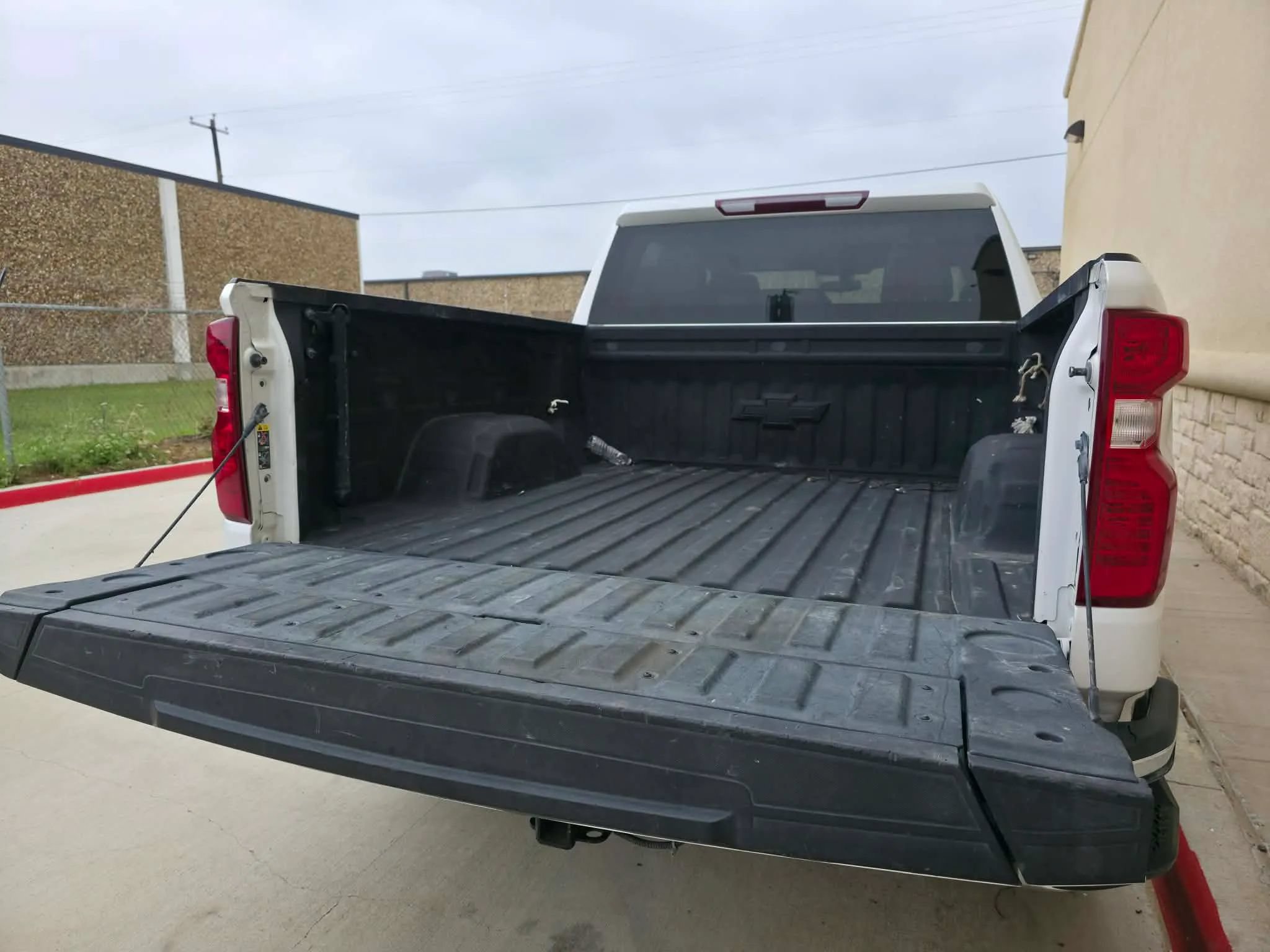 Used 2022 Chevrolet Silverado 1500 LT w/ Texas Edition Plus AWD/4WD image 5