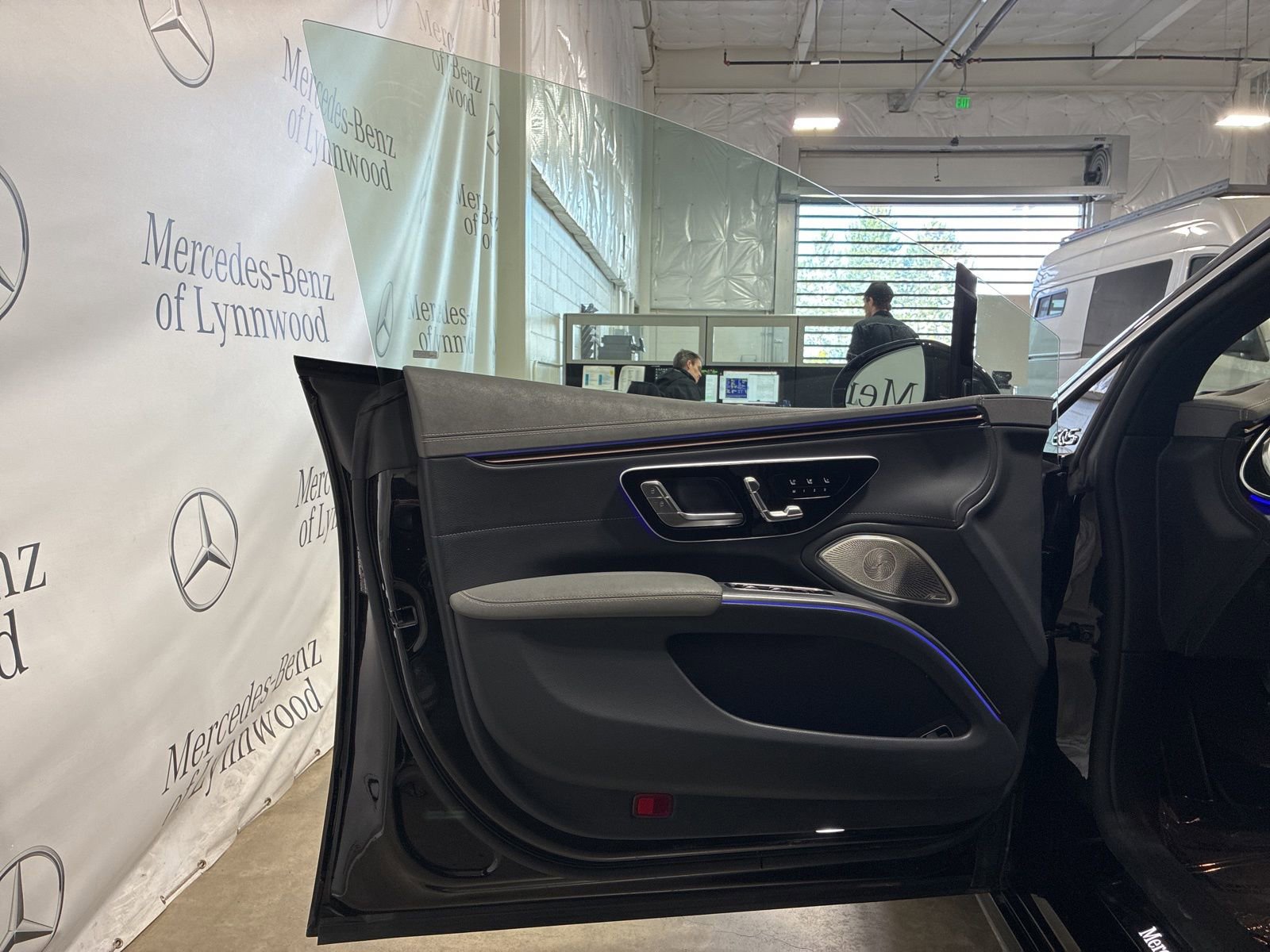 Used 2023 Mercedes-Benz EQS 580 4MATIC Sedan w/ Exclusive Trim Package image 12