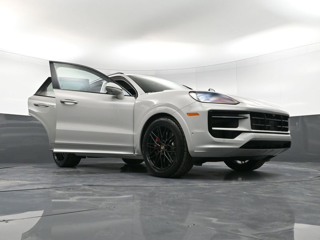 New 2026 Porsche Cayenne GTS image 39