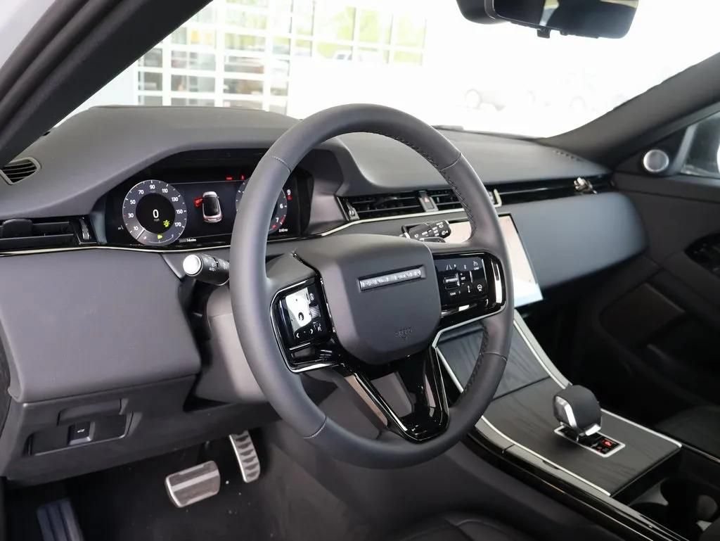 Certified 2026 Land Rover Range Rover Evoque Dynamic SE AWD/4WD image 38