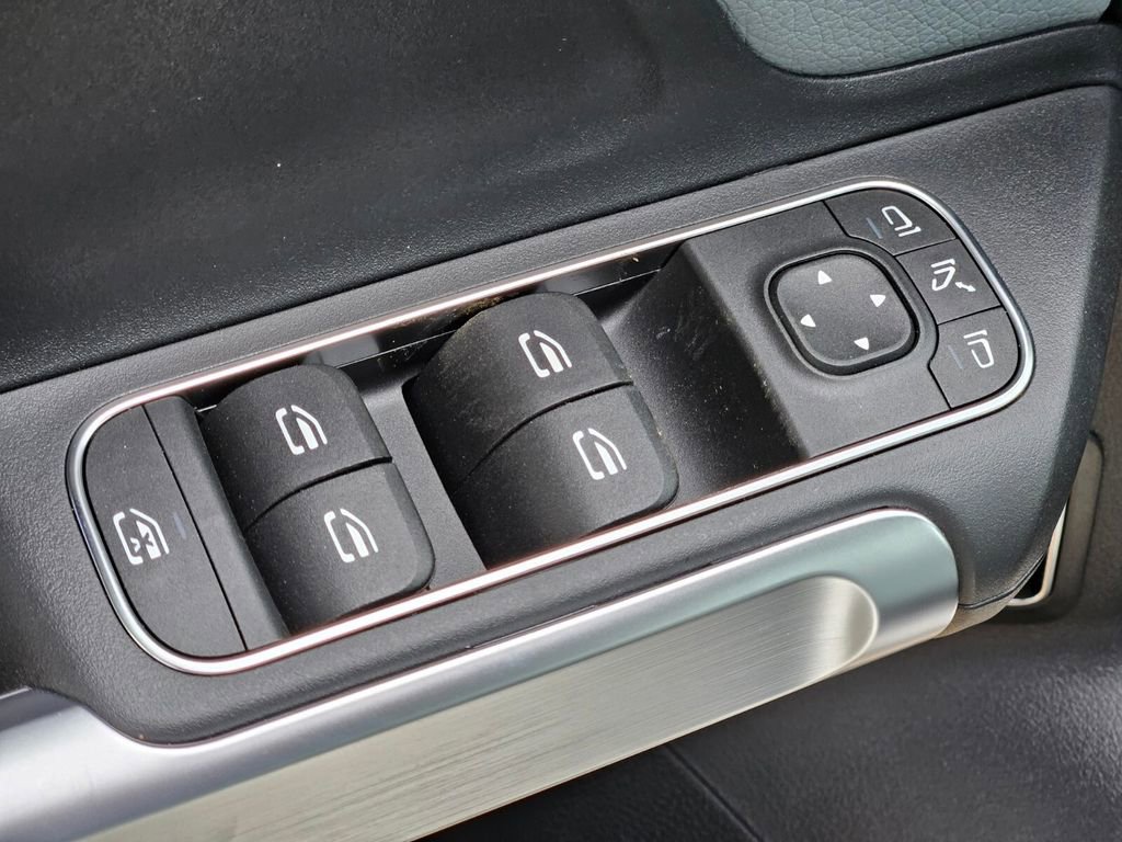 New 2026 Mercedes-Benz GLB 250 4MATIC image 17