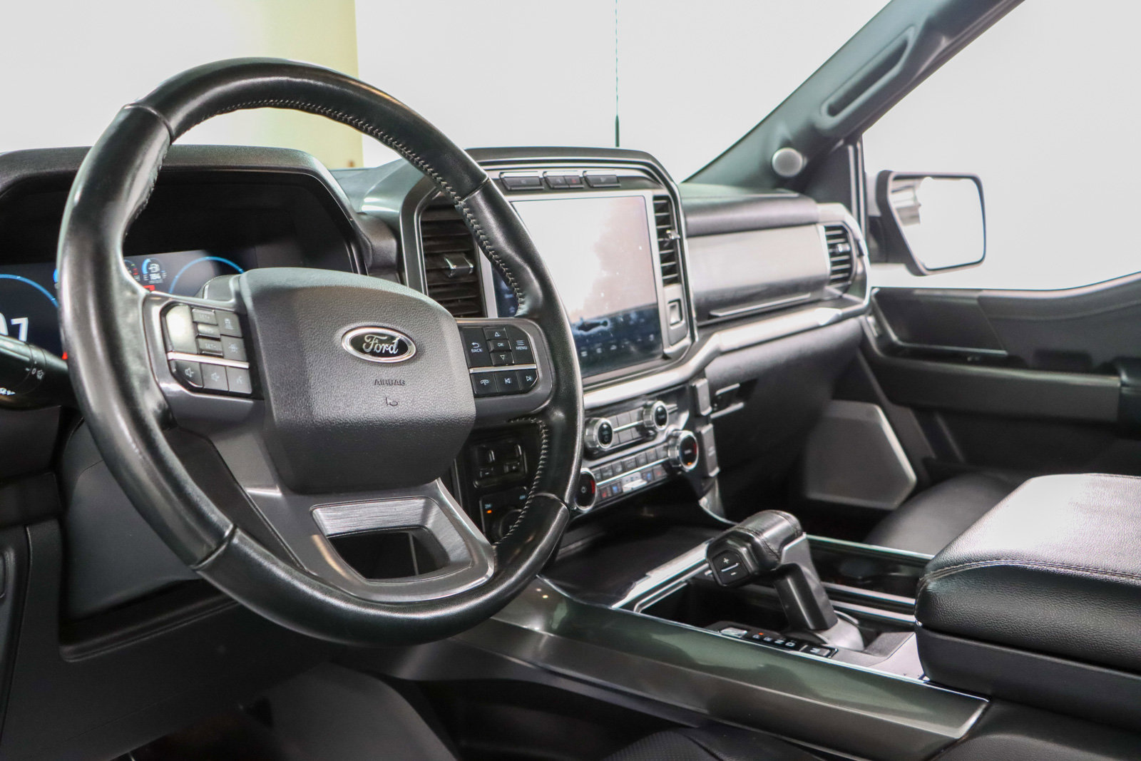 Used 2023 Ford F150 Lariat w/ Equipment Group 502A High AWD/4WD image 26