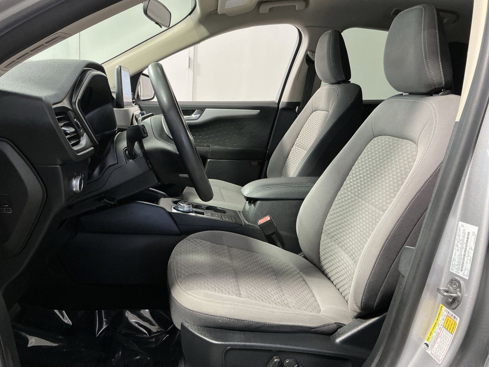 Used 2020 Ford Escape SE image 21