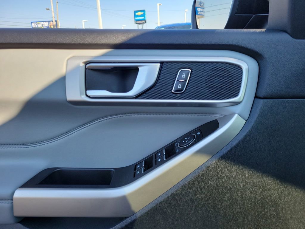 Certified 2023 Ford Explorer XLT w/ Equipment Group 202A image 18