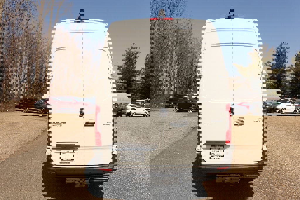 Used 2025 Mercedes-Benz Sprinter 2500 image 4