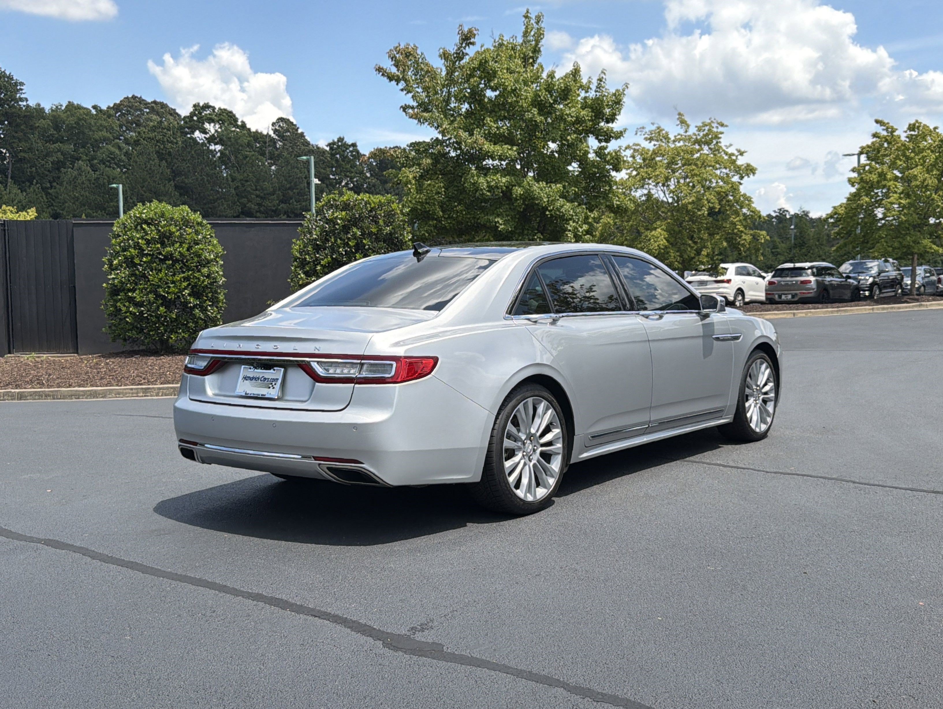 Used 2019 Lincoln Continental Select FWD image 3