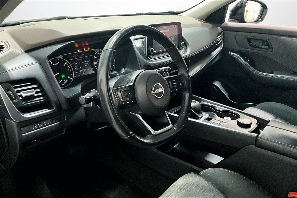 Used 2022 Nissan Rogue S image 17