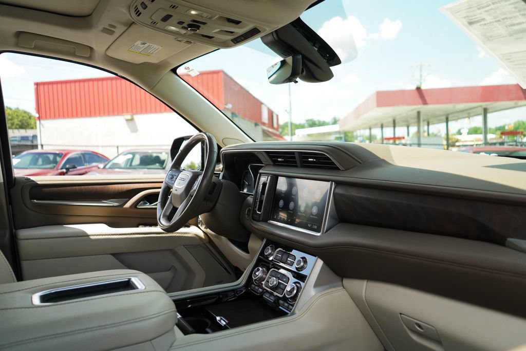 Used 2021 GMC Yukon XL Denali w/ Denali Premium Package AWD/4WD image 14