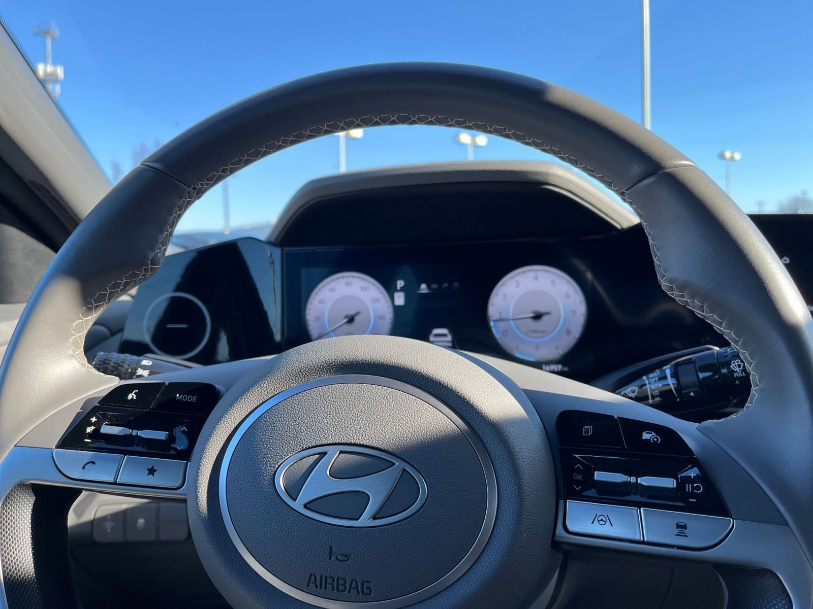 Used 2025 Hyundai Elantra SEL image 29