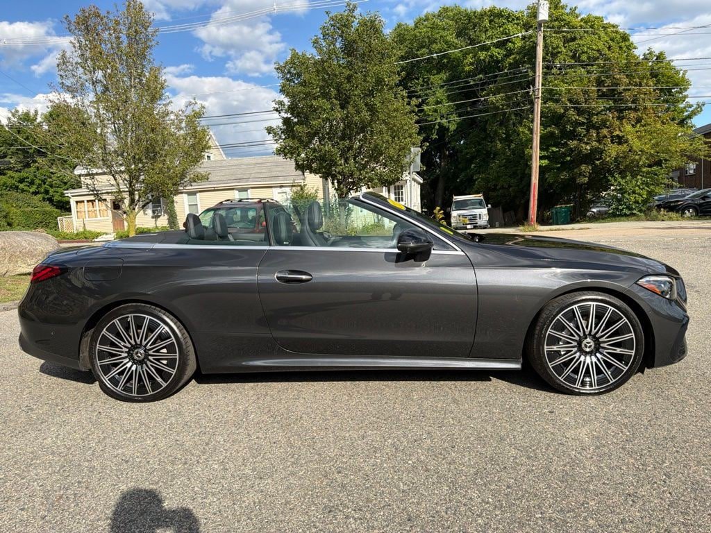 Used 2024 Mercedes-Benz CLE 300 4MATIC Cabriolet image 9