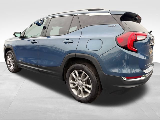 Used 2024 GMC Terrain SLT AWD/4WD image 3