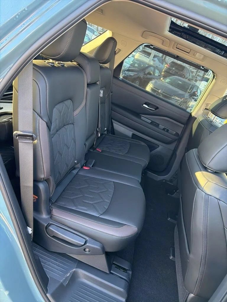 Used 2026 Nissan Pathfinder Platinum w/ Cargo Package AWD/4WD image 26