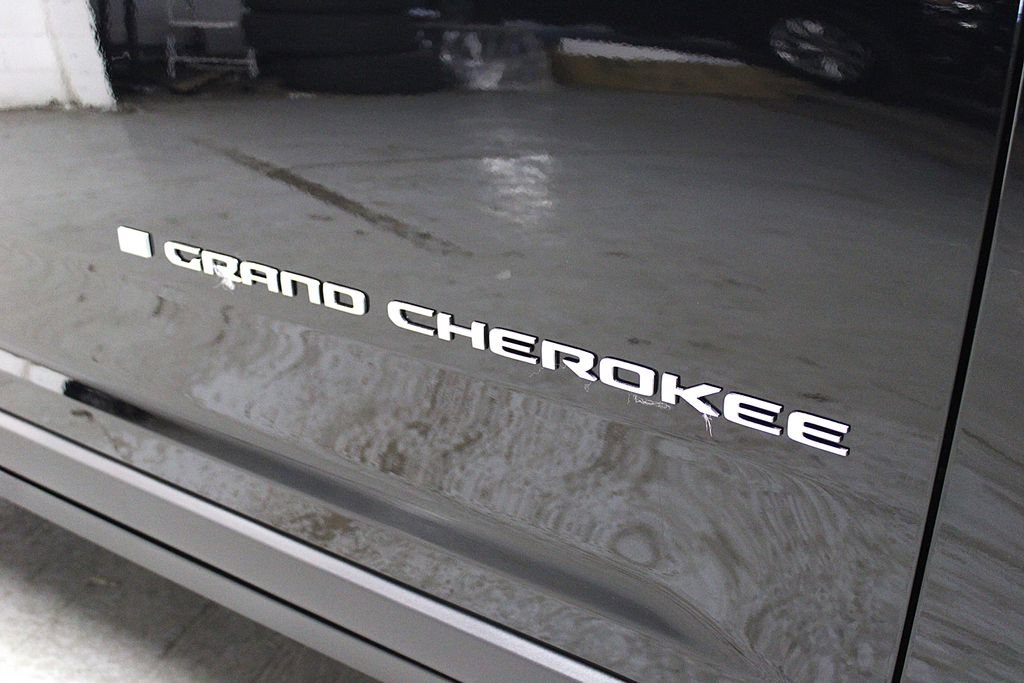 New 2027 Jeep Grand Cherokee Limited w/ MOPAR Finishing Package AWD/4WD image 38