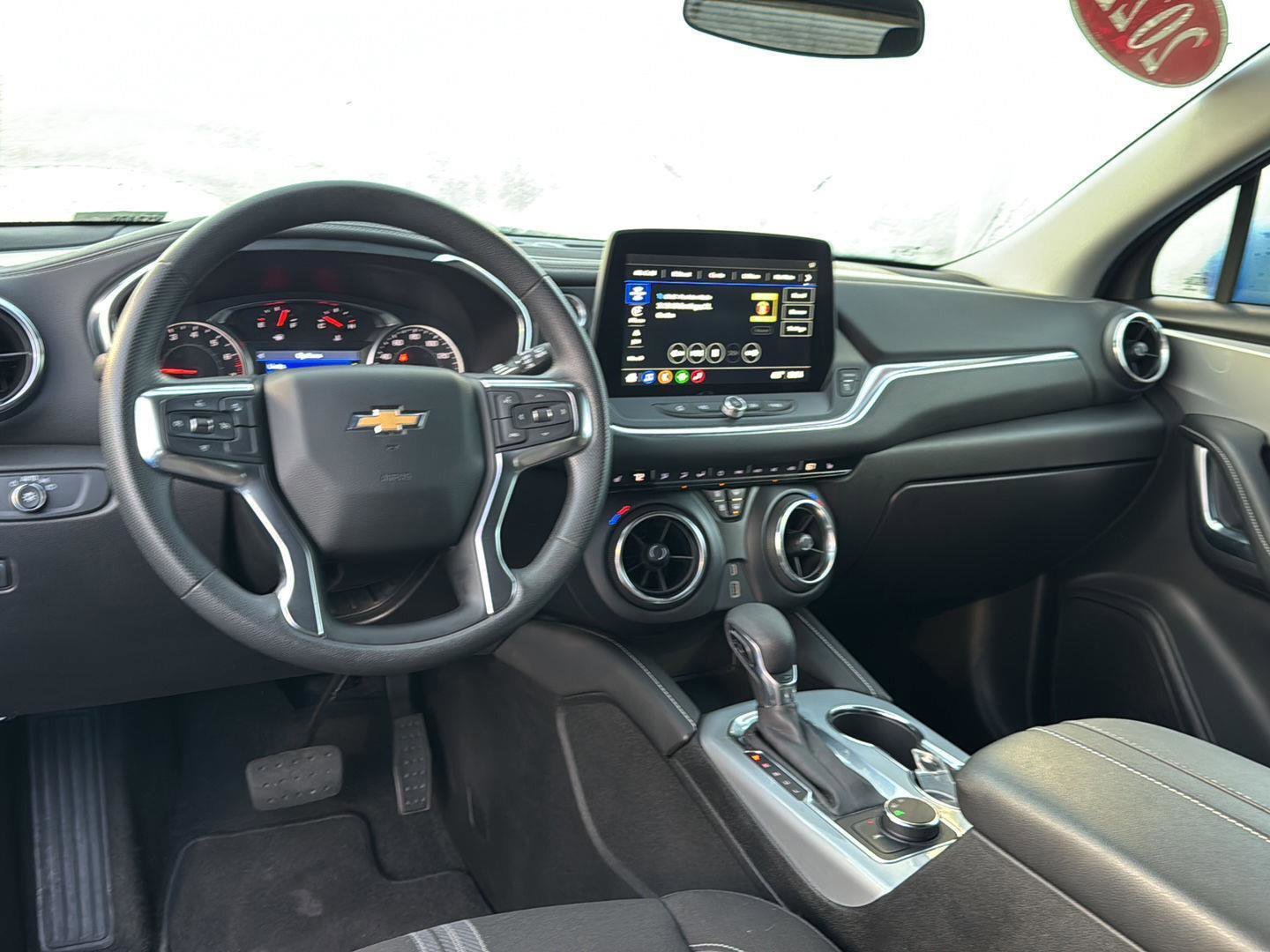 Used 2025 Chevrolet Blazer LT FWD image 16