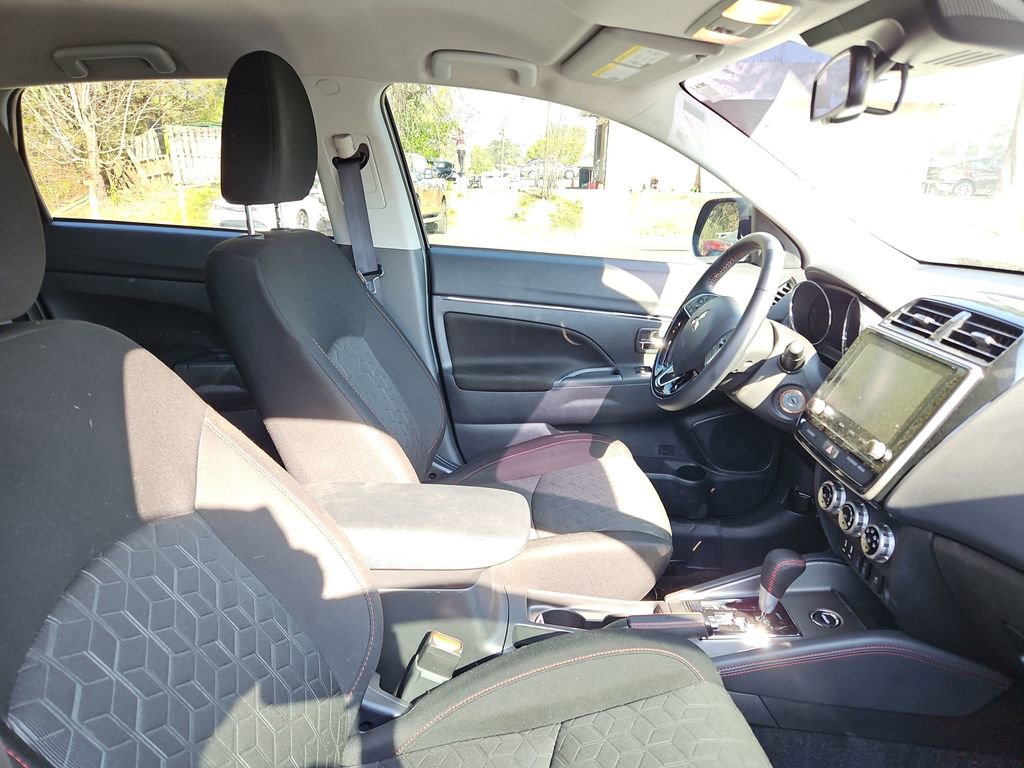 Used 2025 Mitsubishi Outlander Sport LE image 9