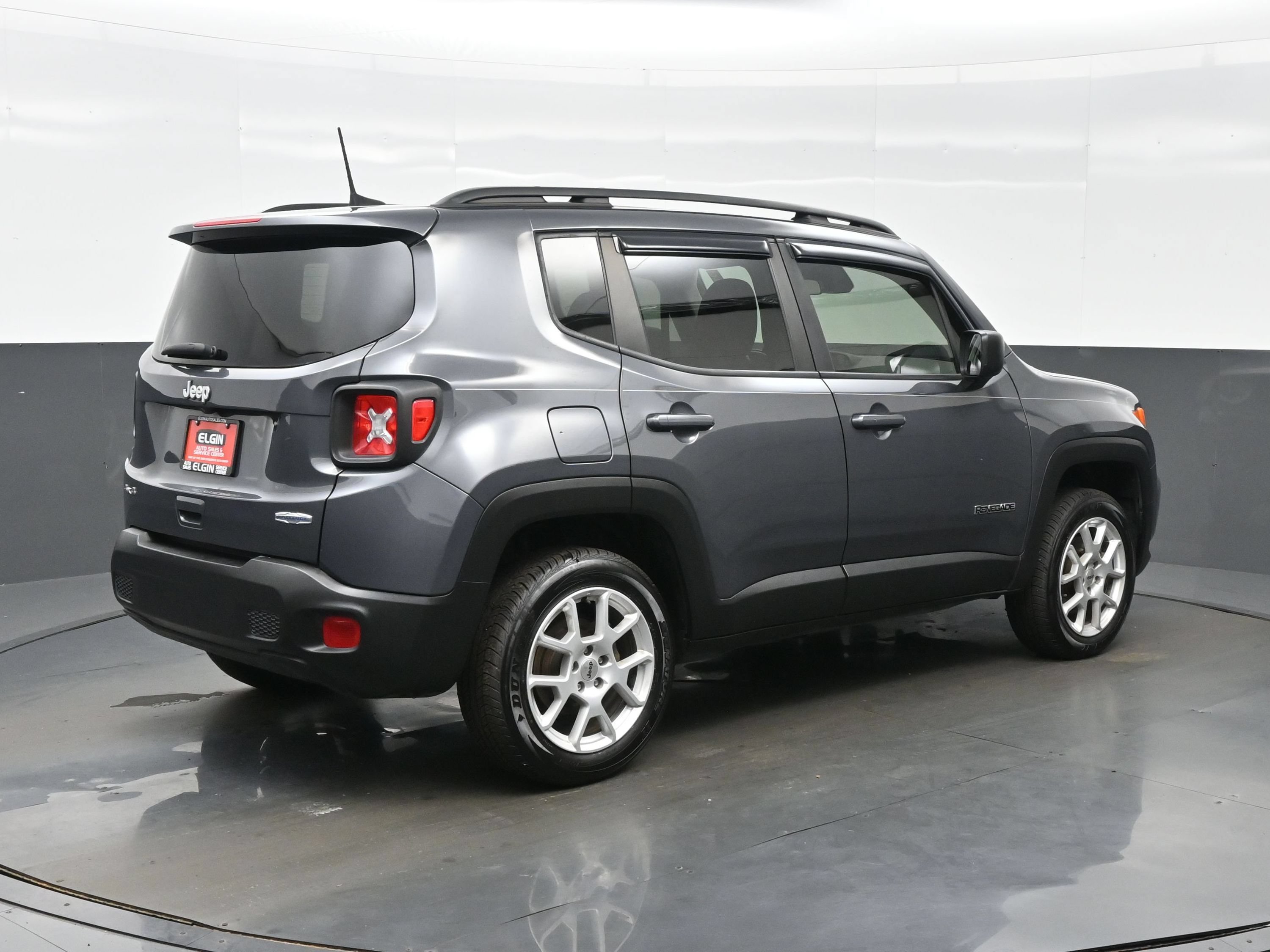 Used 2022 Jeep Renegade Latitude AWD/4WD image 6