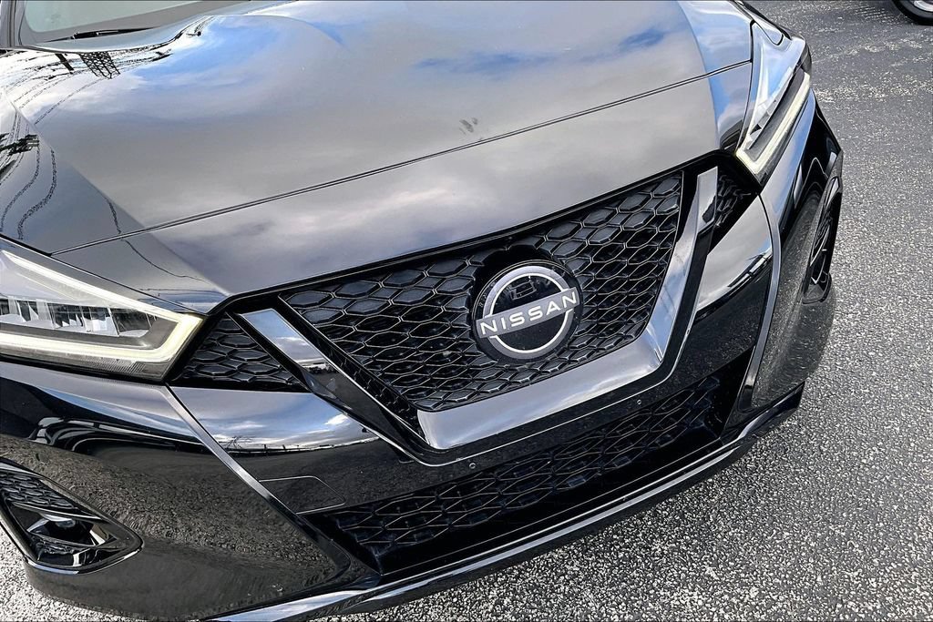 Used 2023 Nissan Maxima SR w/ Sport Mat Group FWD image 39