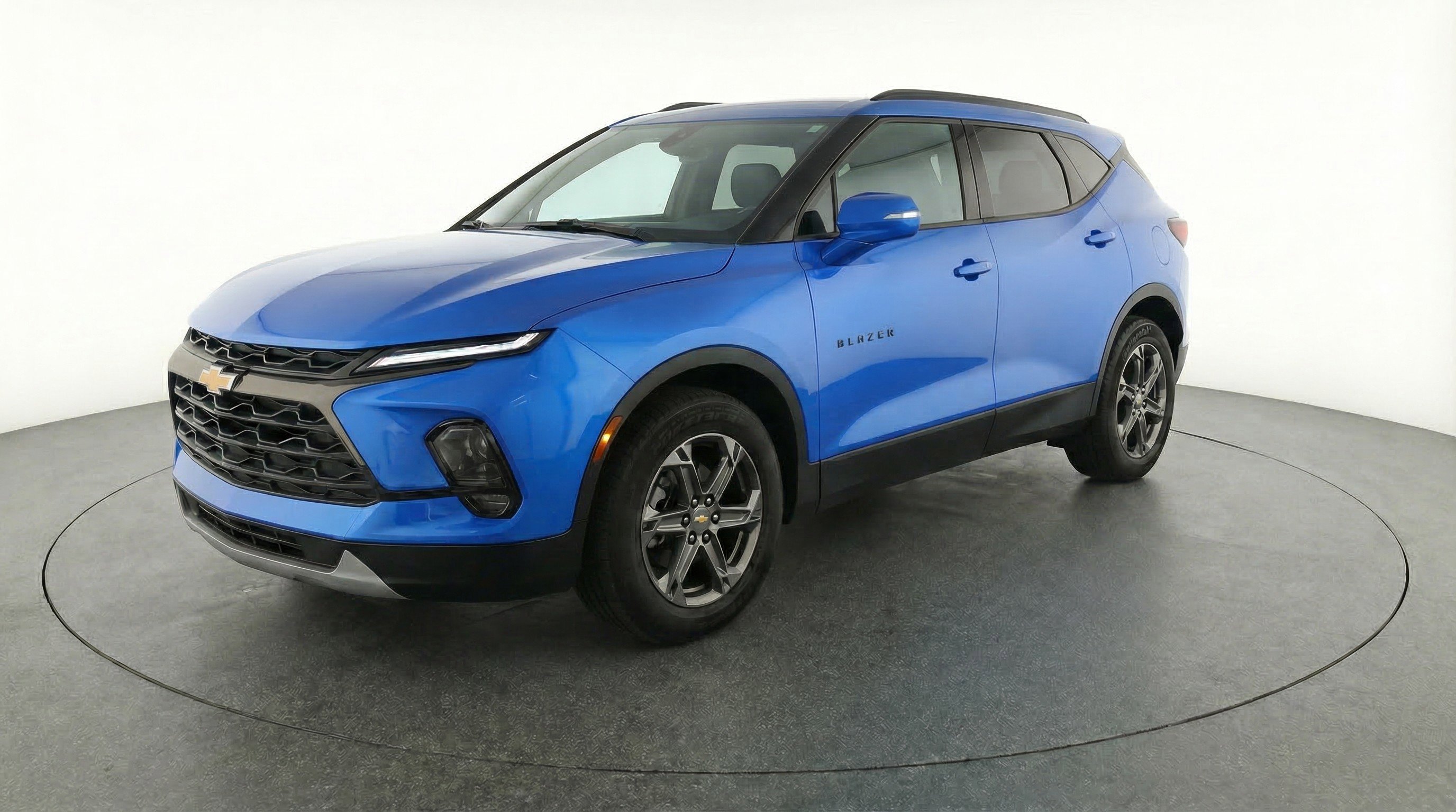 Used 2025 Chevrolet Blazer LT image 3