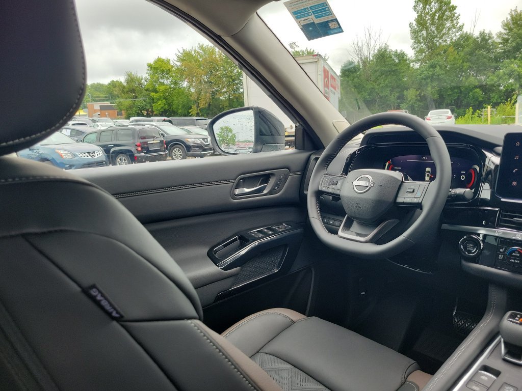 New 2026 Nissan Pathfinder Platinum AWD/4WD image 8