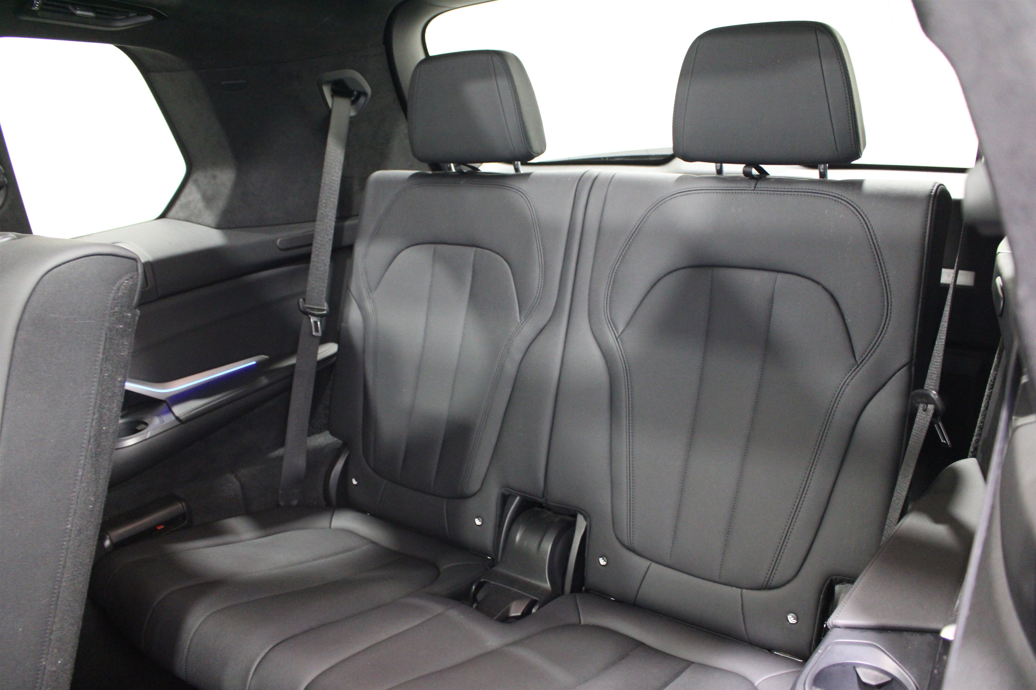Used 2022 BMW X7 xDrive40i w/ Premium Package AWD/4WD image 25