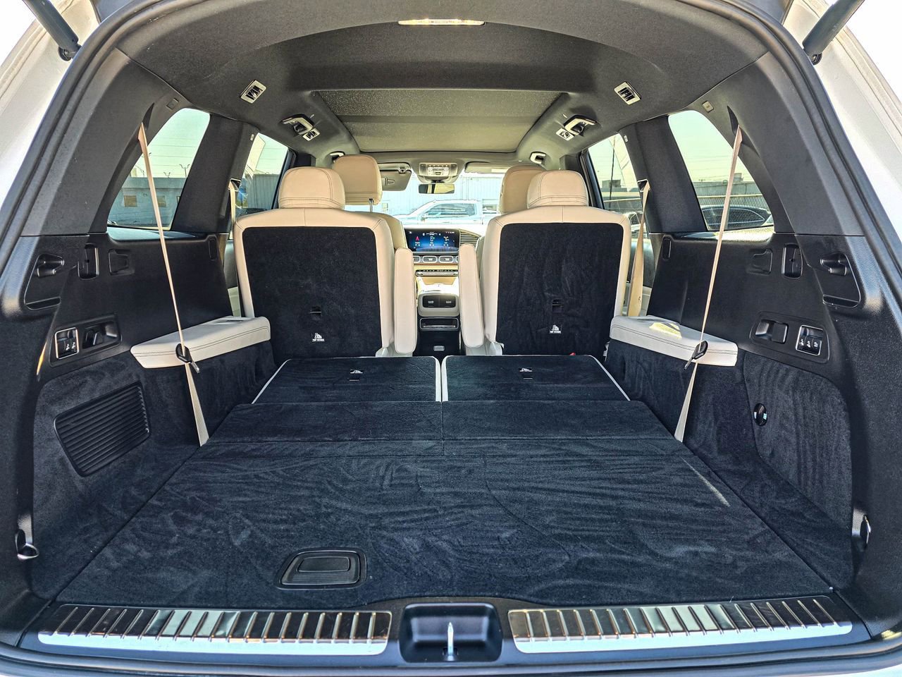 Used 2024 Mercedes-Benz GLS 450 4MATIC image 39