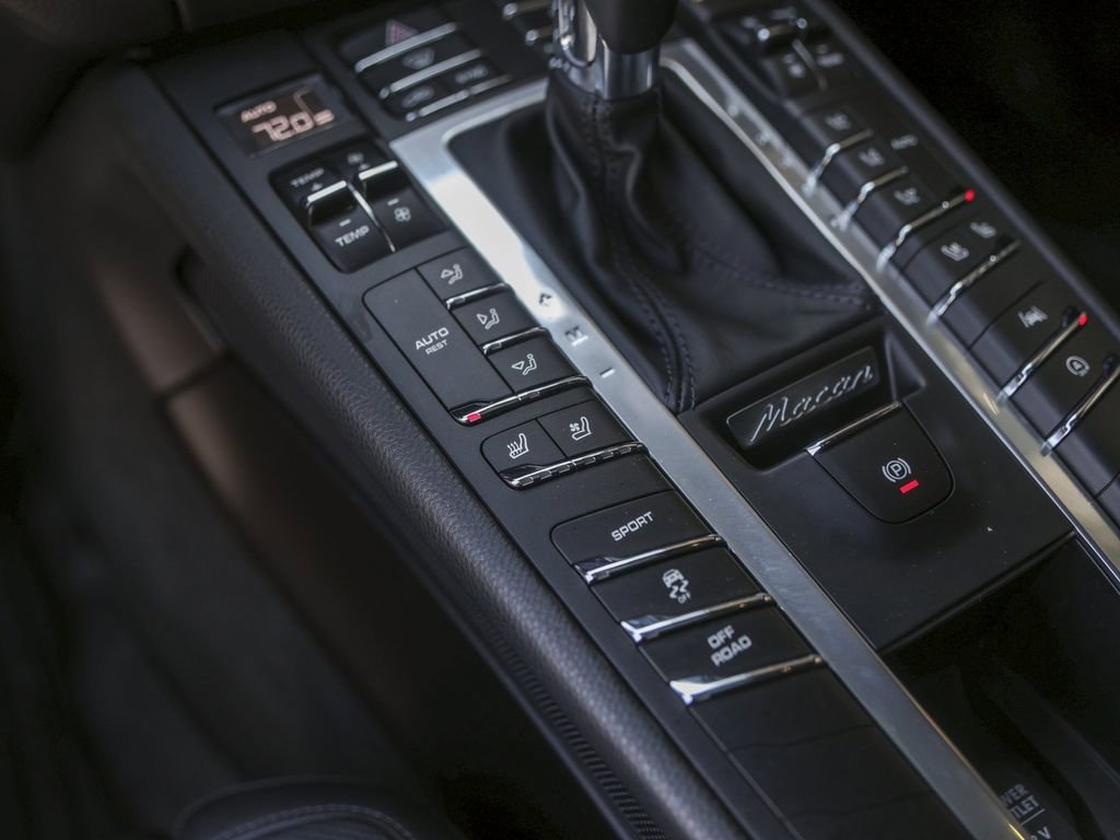 Certified 2021 Porsche Macan image 28