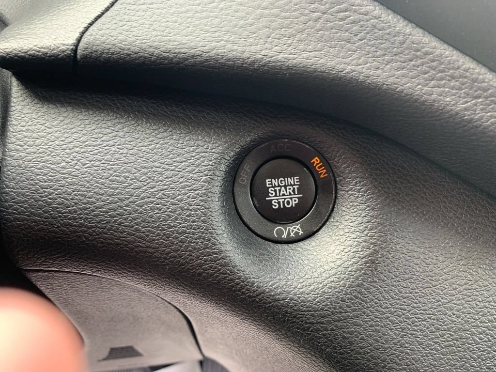 Used 2019 Jeep Cherokee Latitude Plus AWD/4WD image 24