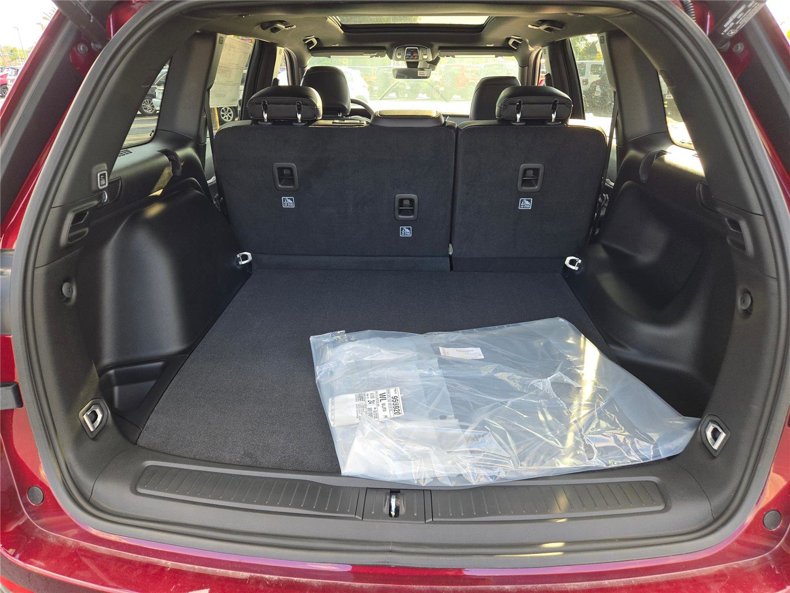 New 2025 Jeep Grand Cherokee Limited w/ Black Appearance Package image 19