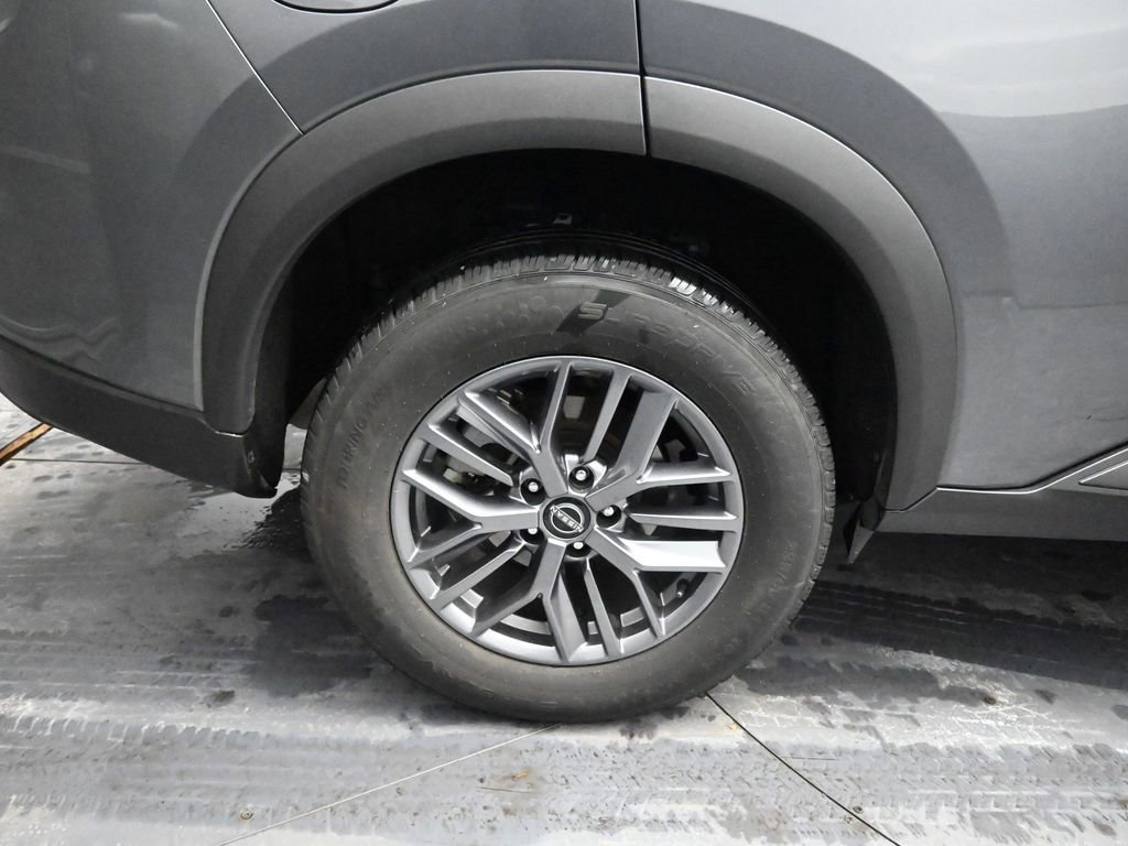 Used 2024 Nissan Rogue S image 16