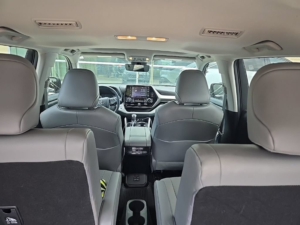Used 2022 Toyota Highlander XLE FWD image 8