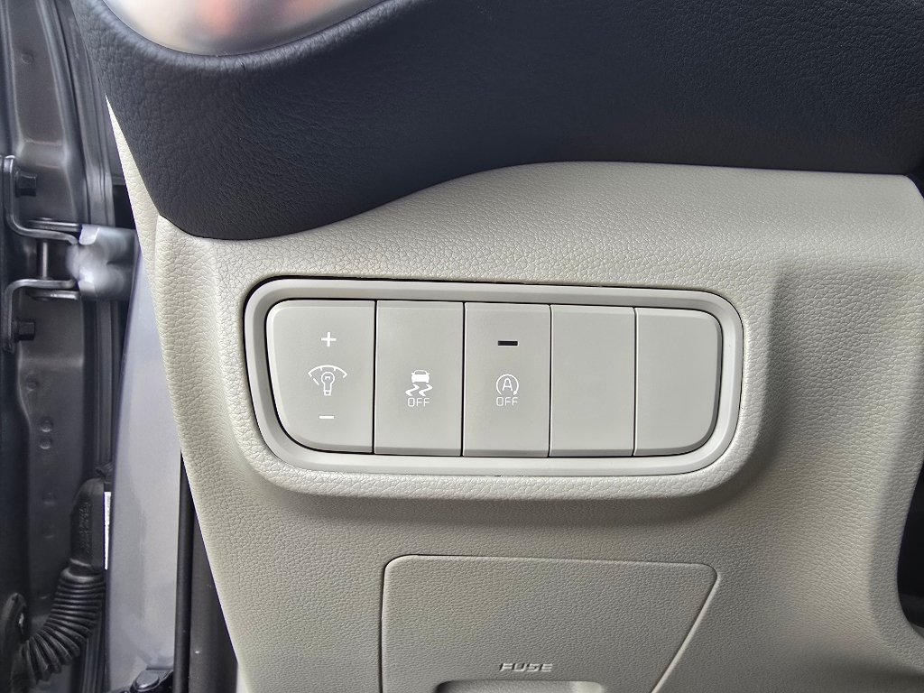 Used 2025 Kia Soul LX w/ LX Technology Package FWD image 18